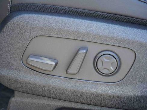 New 2026 Kia Carnival SX w/ SX Dark Edition Package FWD image 25