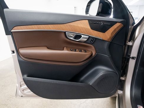 Used 2023 Volvo XC90 T8 Plus image 18