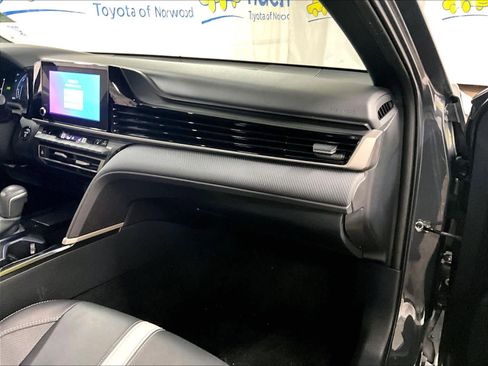 Used 2025 Toyota Camry SE w/ Convenience Package image 13