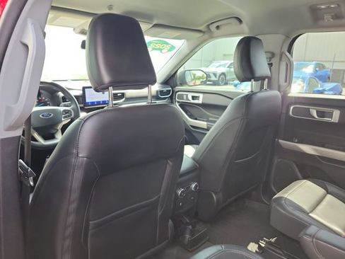 Used 2022 Ford Explorer XLT w/ Equipment Group 202A RWD image 13