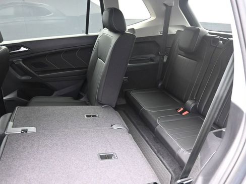 Used 2024 Volkswagen Tiguan SE FWD image 21