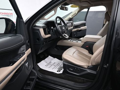 Used 2023 Ford Expedition Limited image 18