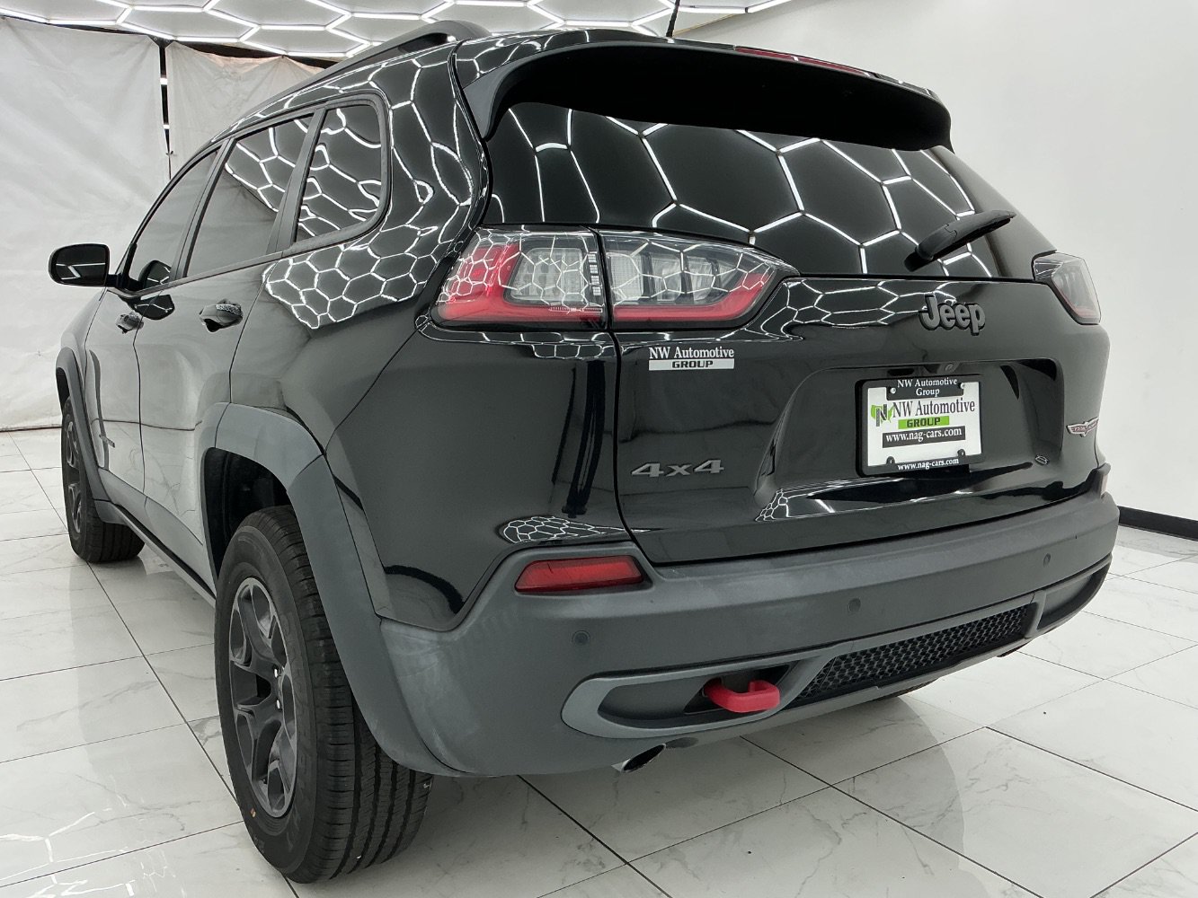 Used 2021 Jeep Cherokee Trailhawk w/ Premium Leather Package AWD/4WD image 9