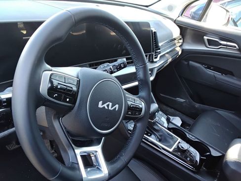 Used 2025 Kia Sportage EX image 7