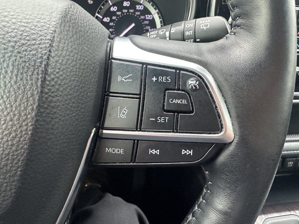 Used 2020 Toyota Highlander Platinum AWD/4WD image 22
