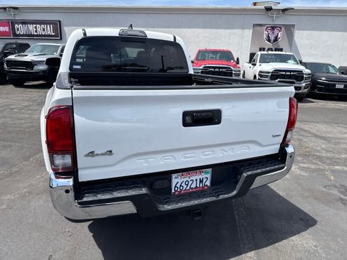 Used 2018 Toyota Tacoma SR5 AWD/4WD image 18