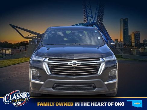 Used 2023 Chevrolet Traverse High Country FWD image 2