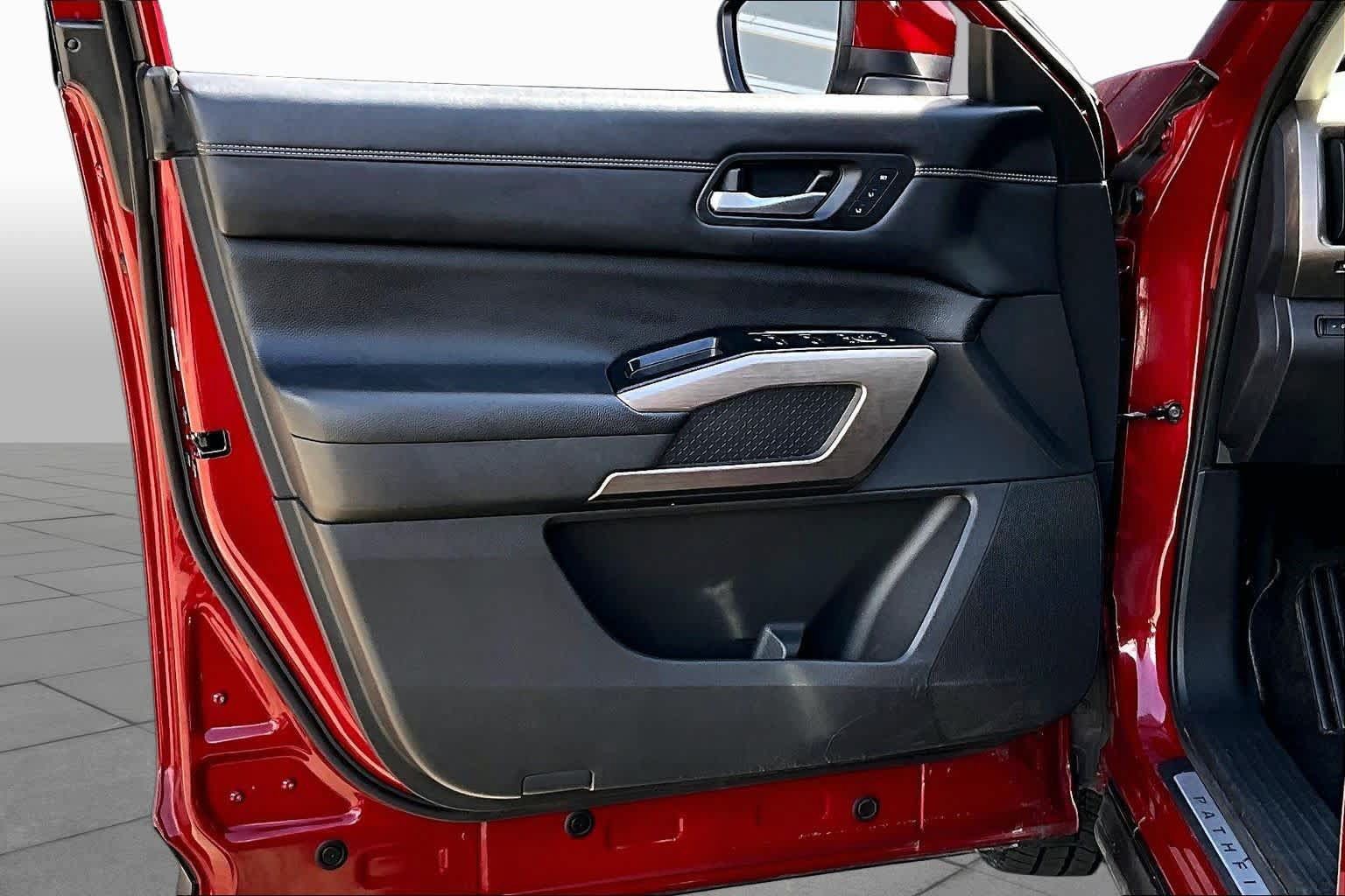 Certified 2023 Nissan Pathfinder Platinum FWD image 22