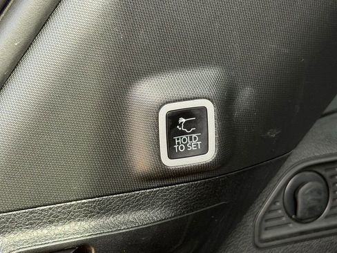 Used 2023 Jeep Grand Cherokee Overland w/ Luxury Tech Group IV image 36