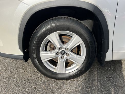 Used 2020 Toyota Highlander L image 8