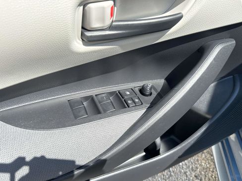 Used 2022 Toyota Corolla LE FWD image 17