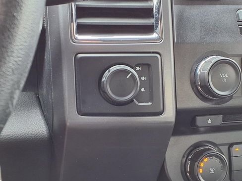 Used 2016 Ford F150 XLT image 11