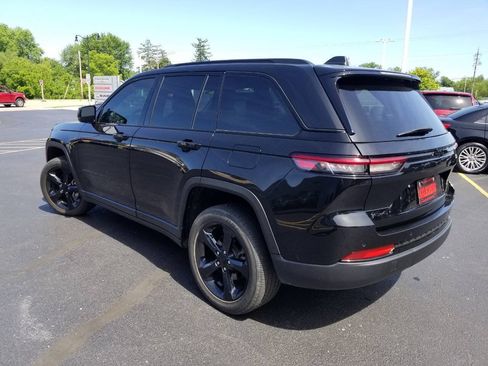 Used 2024 Jeep Grand Cherokee Altitude AWD/4WD image 5
