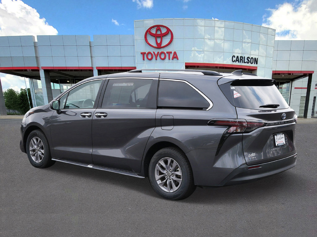 Certified 2025 Toyota Sienna XLE FWD image 6