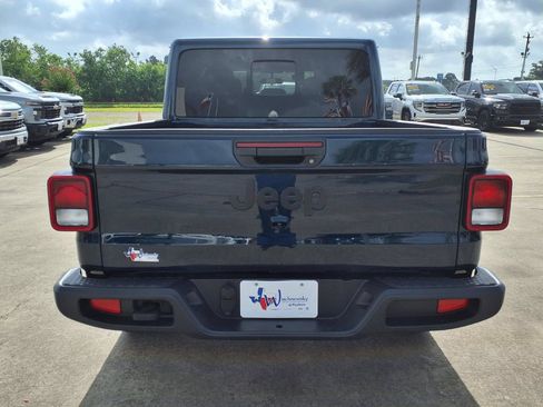 Used 2025 Jeep Gladiator Mojave AWD/4WD image 6