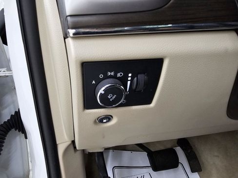 Used 2018 Jeep Grand Cherokee Overland RWD image 39