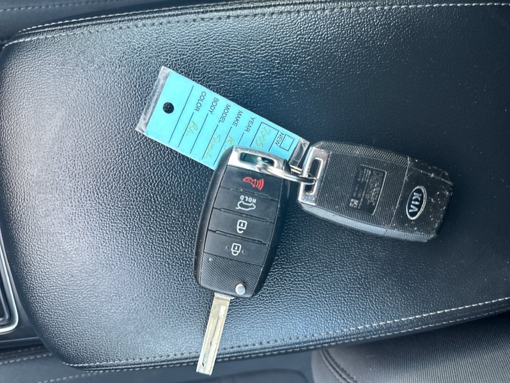 Used 2020 Kia Sorento LX FWD image 38