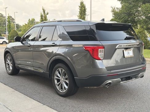 Used 2022 Ford Explorer Limited w/ Equipment Group 301A RWD image 5