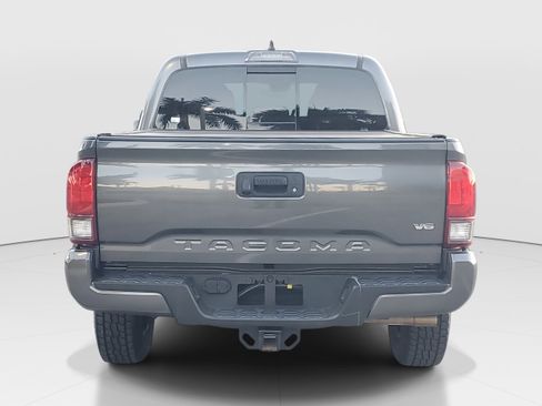 Used 2022 Toyota Tacoma SR5 w/ Technology Package image 4