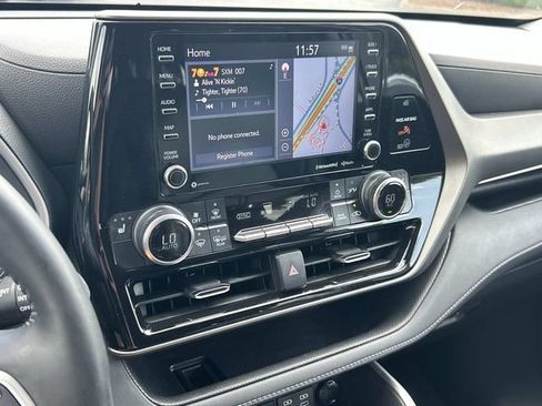 Used 2022 Toyota Highlander XLE AWD/4WD image 26