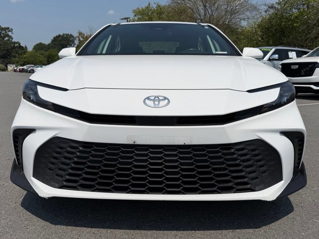 Used 2025 Toyota Camry SE FWD image 2