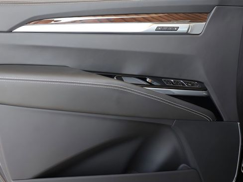 Used 2025 Cadillac Escalade Sport Platinum AWD/4WD image 8