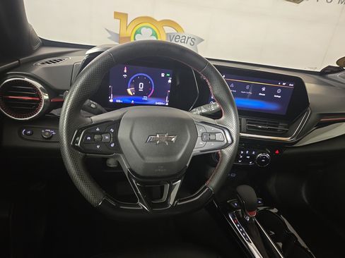Certified 2025 Chevrolet Trax RS w/ Sunroof Package FWD image 14
