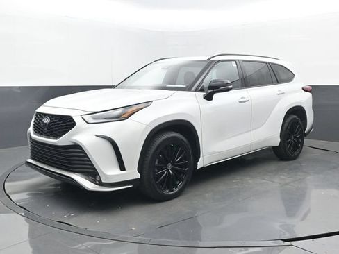 Used 2023 Toyota Highlander XSE FWD image 26