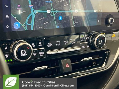 Used 2023 Toyota Highlander Limited image 9