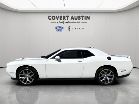 Used 2016 Dodge Challenger SXT Plus image 2