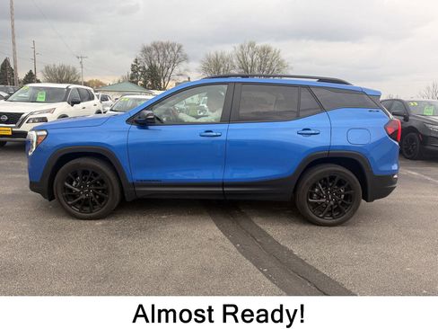 Used 2024 GMC Terrain SLE w/ Driver Convenience Package image 1