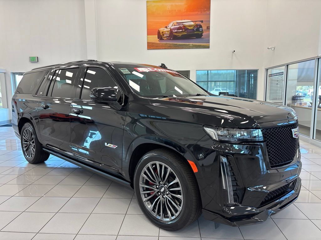 Used 2024 Cadillac Escalade ESV V AWD/4WD image 10