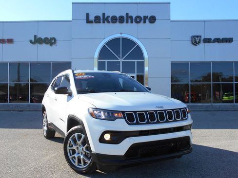 Certified 2024 Jeep Compass Latitude image 2