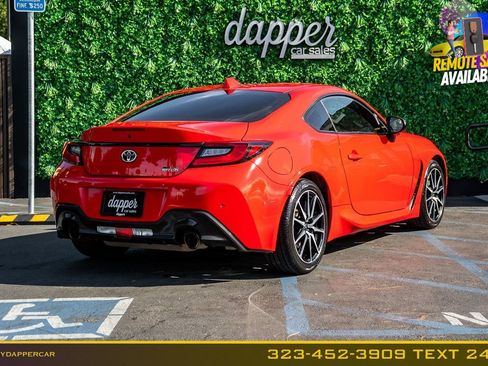 Used 2022 Toyota GR86 RWD image 5