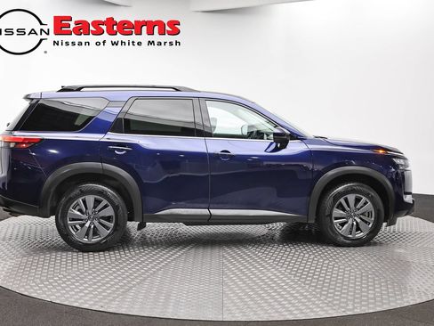 Used 2025 Nissan Pathfinder SV FWD image 3