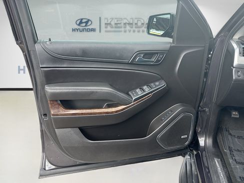 Used 2018 Chevrolet Suburban LT image 18