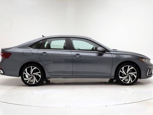 Used 2025 Volkswagen Jetta SEL image 3