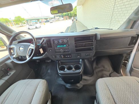 Used 2017 Chevrolet Express 2500 RWD image 14