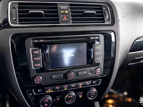 Used 2015 Volkswagen Jetta TDI SEL image 27