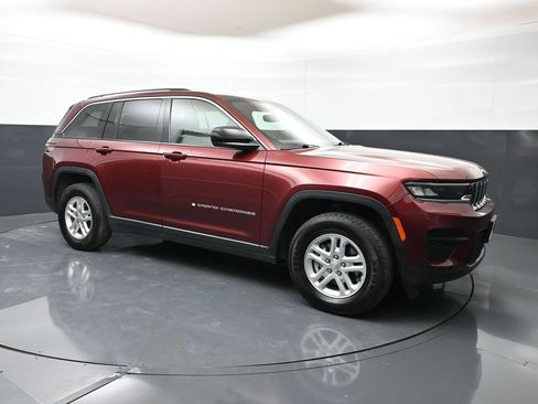 Used 2024 Jeep Grand Cherokee Laredo AWD/4WD image 24