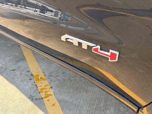 Used 2022 GMC Sierra 1500 AT4 w/ AT4 Preferred Package image 10