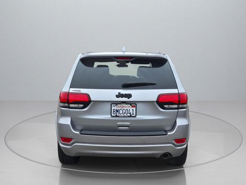 Used 2017 Jeep Grand Cherokee Altitude image 7