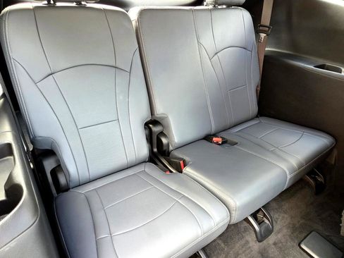 Used 2020 Buick Enclave Essence image 17