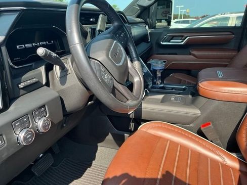 Used 2024 GMC Sierra 2500 Denali Ultimate AWD/4WD image 5