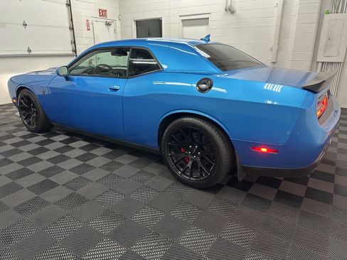 Used 2016 Dodge Challenger SRT Hellcat image 7