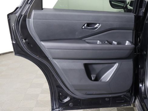 Used 2024 Nissan Pathfinder S image 22