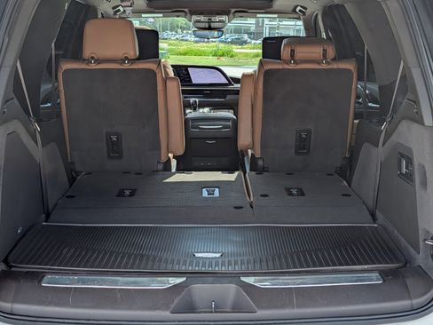Used 2024 Cadillac Escalade Premium Luxury w/ Performance Package AWD/4WD image 21