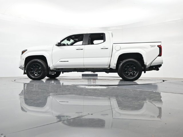 Used 2025 Toyota Tacoma TRD Sport AWD/4WD image 36