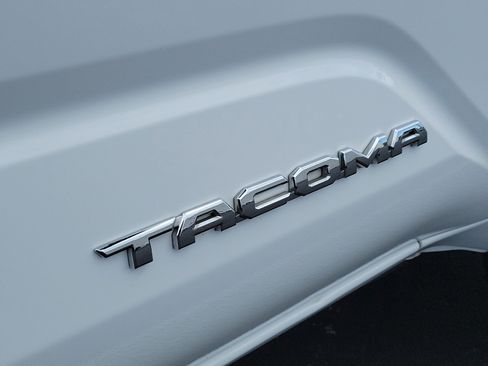 Used 2024 Toyota Tacoma SR5 AWD/4WD image 7