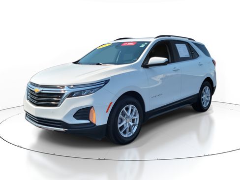 Used 2023 Chevrolet Equinox LT image 2